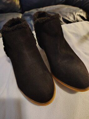 Journee Collection Faux Suede w/ Faux Fur lined Booties Black Size 9